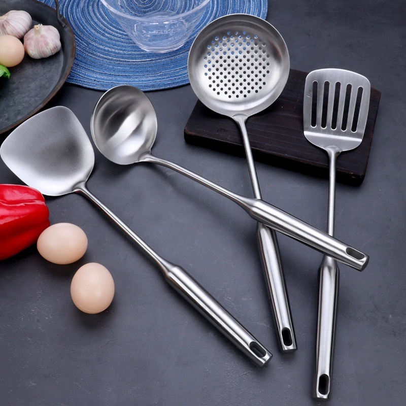 A six-piece set of 304 stainless steel round-handled kitchenware for household and hotel use, including soup spoons, strainers, cooking spoons, spatulas, and steaks Specification image