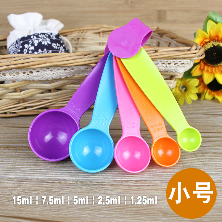 Wholesale colored thickened measuring spoons and cups set with graduated spoons, weighing gram spoons, plastic spoons set for kitchen baking Item Picture