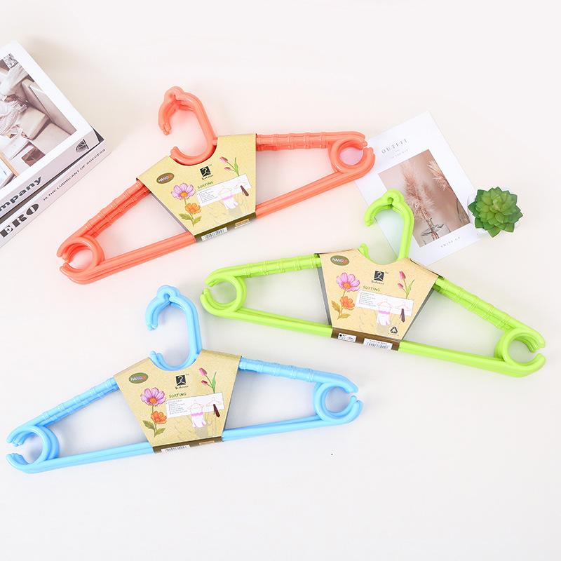 创意款竹节成人彩色塑料衣架多功能晾晒挂衣架防风无痕旅行晾衣架产品图