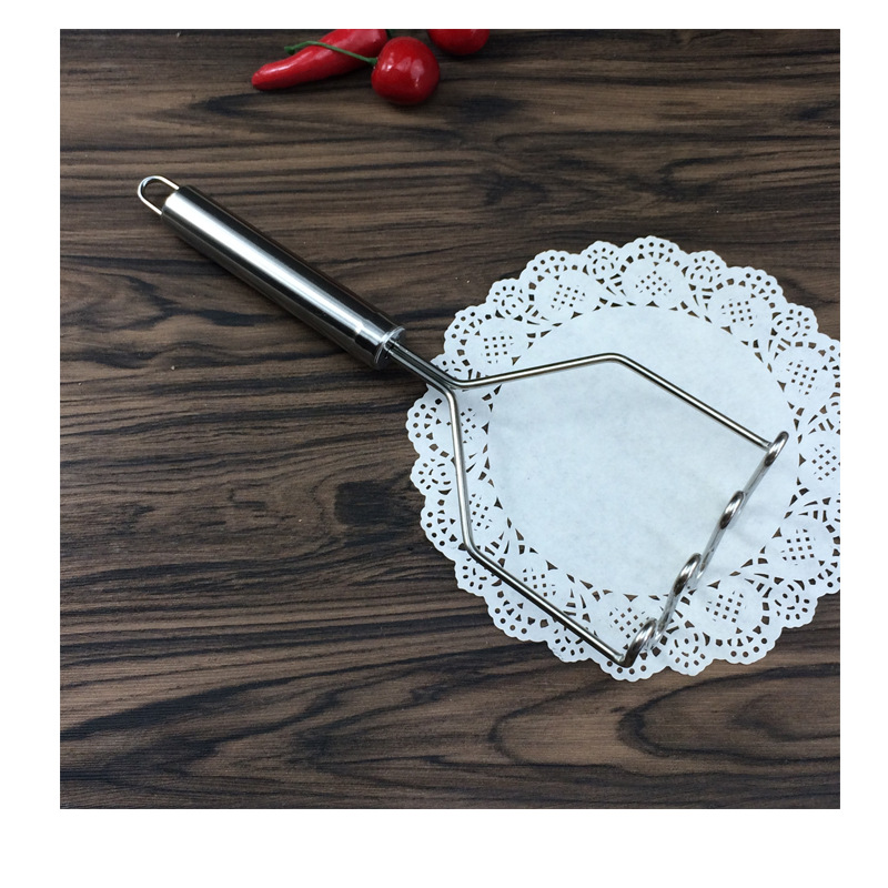 Stainless steel kitchen small tools, wavy potato puree press, potato puree press, potato press Application Scenario