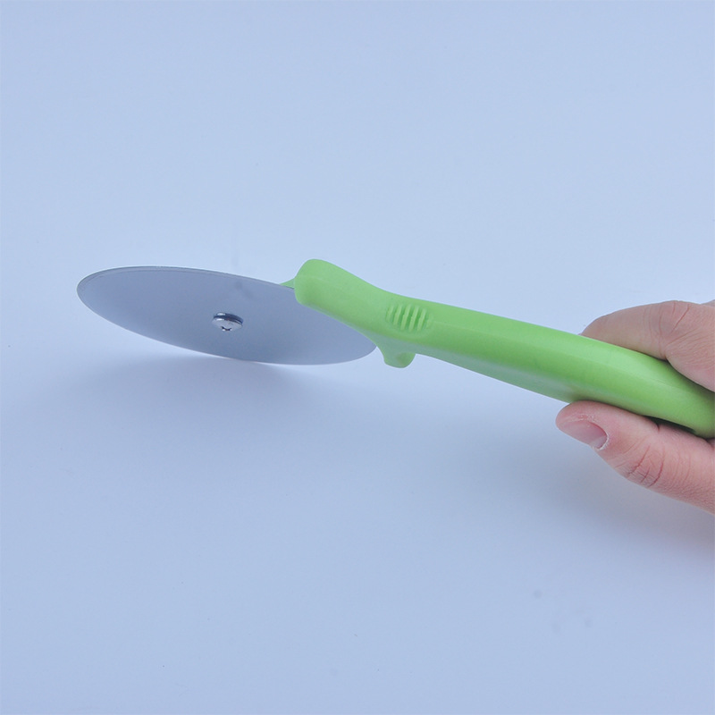 Stainless steel pizza knife, plastic pizza roller knife, round pancake knife, creative kitchenware and baking tools details Picture