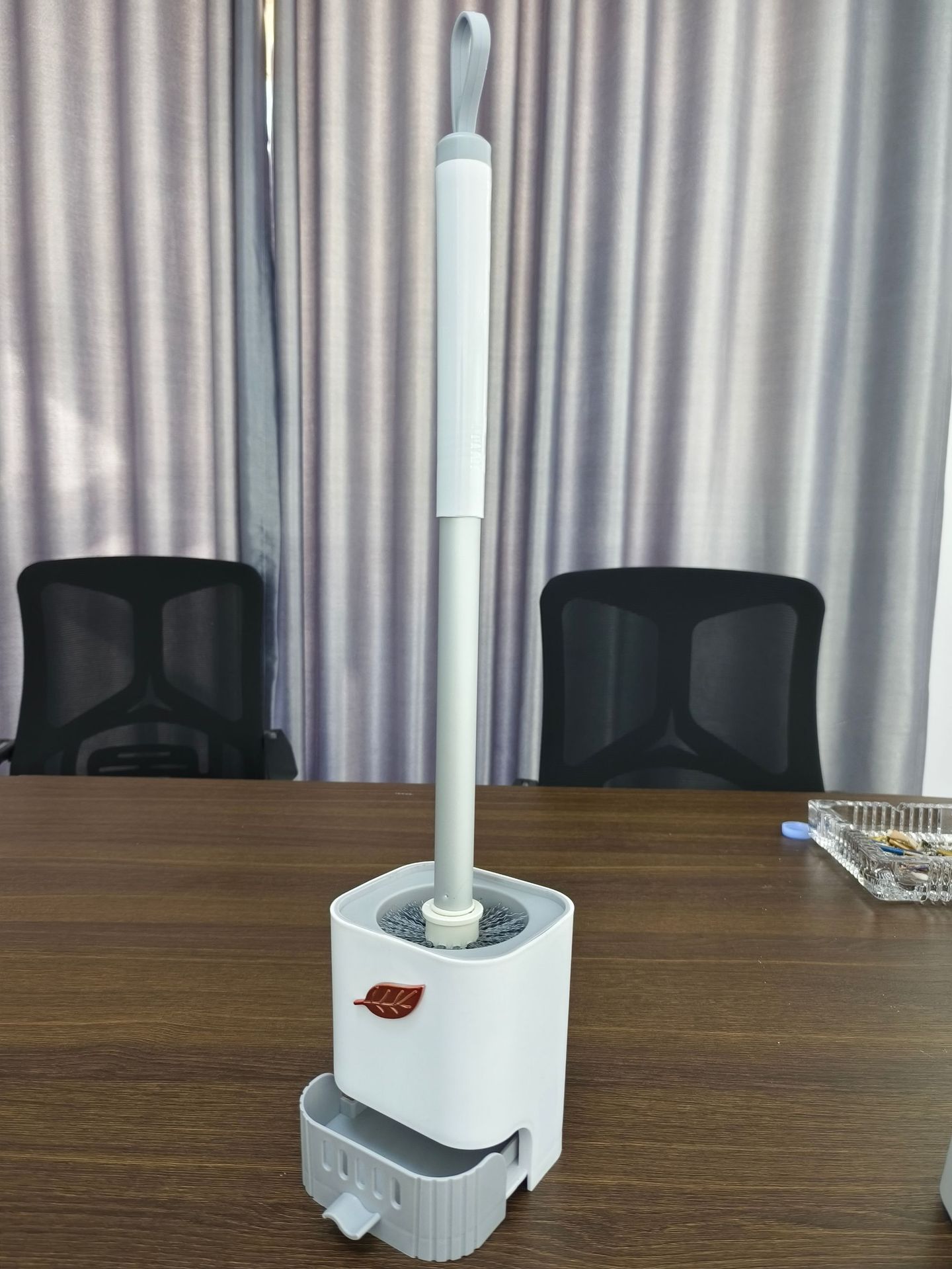 This is a household long-handled wall-mounted toilet brush that drains and cleans the toilet without any dead corners. It is a perfect toilet brush pic 6