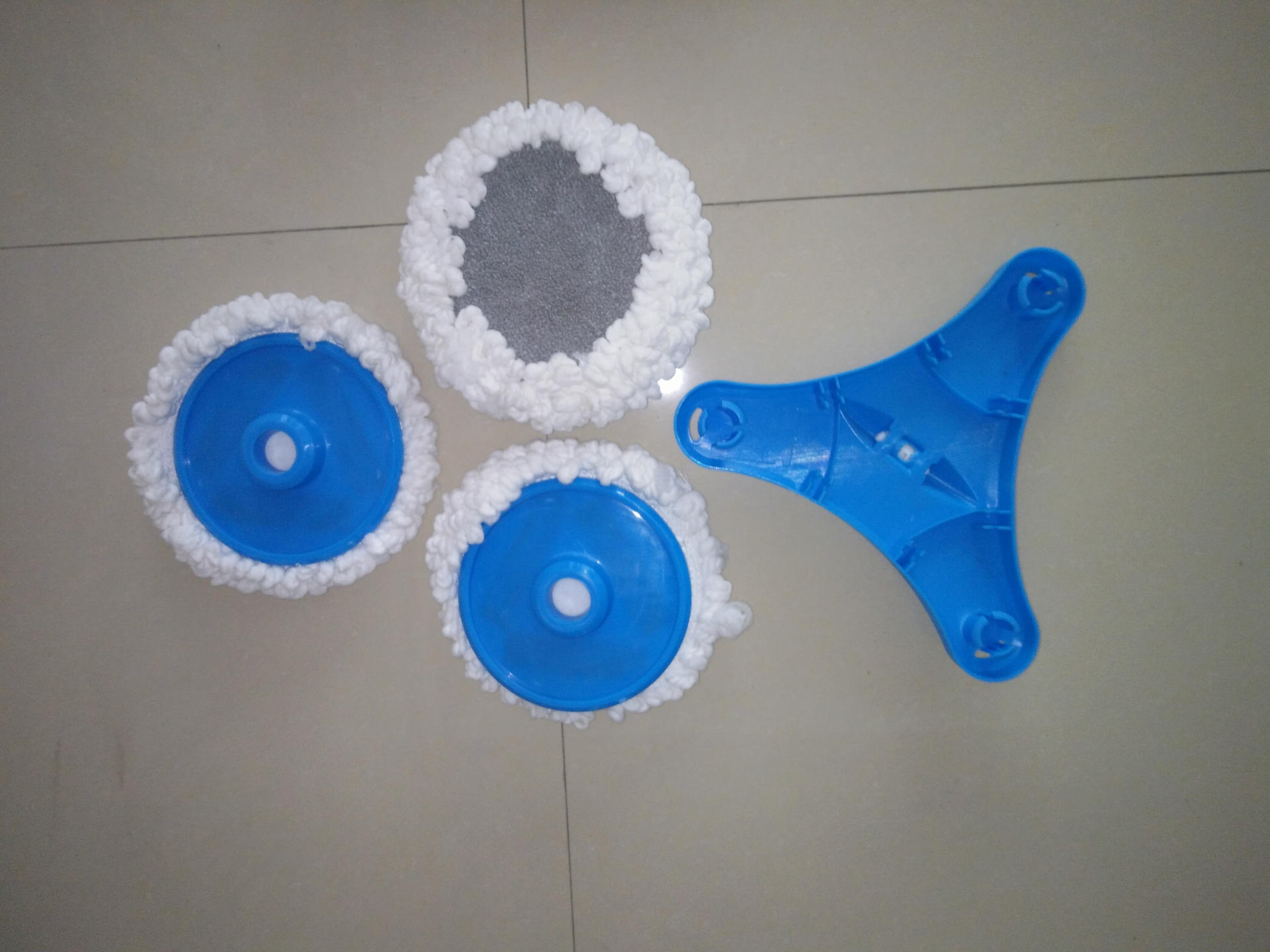 Best-selling spray water mop with telescopic rod, three round heads, 750ml, factory direct sales details Picture