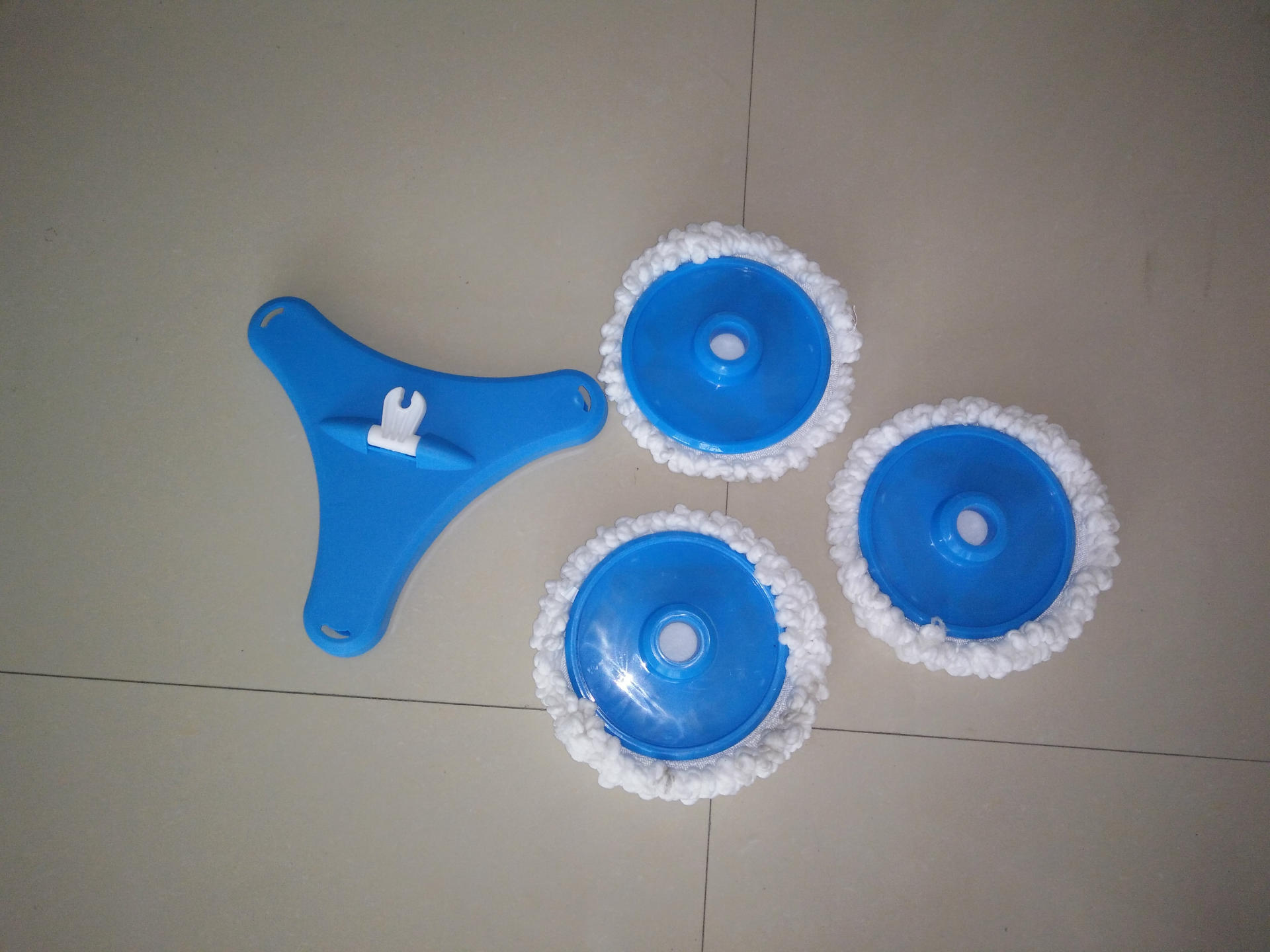 Best-selling spray water mop with telescopic rod, three round heads, 750ml, factory direct sales Specification image