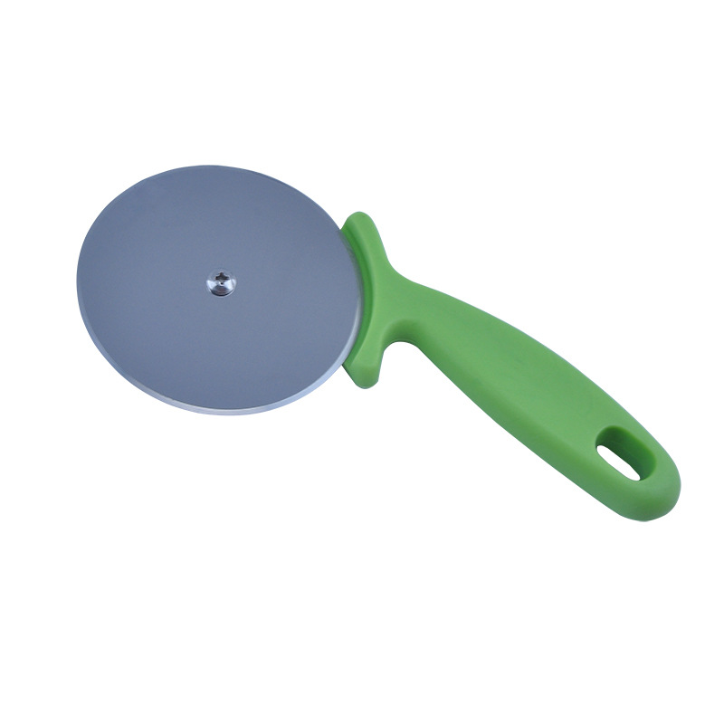 Stainless steel pizza knife, plastic pizza roller knife, round pancake knife, creative kitchenware and baking tools Application Scenario