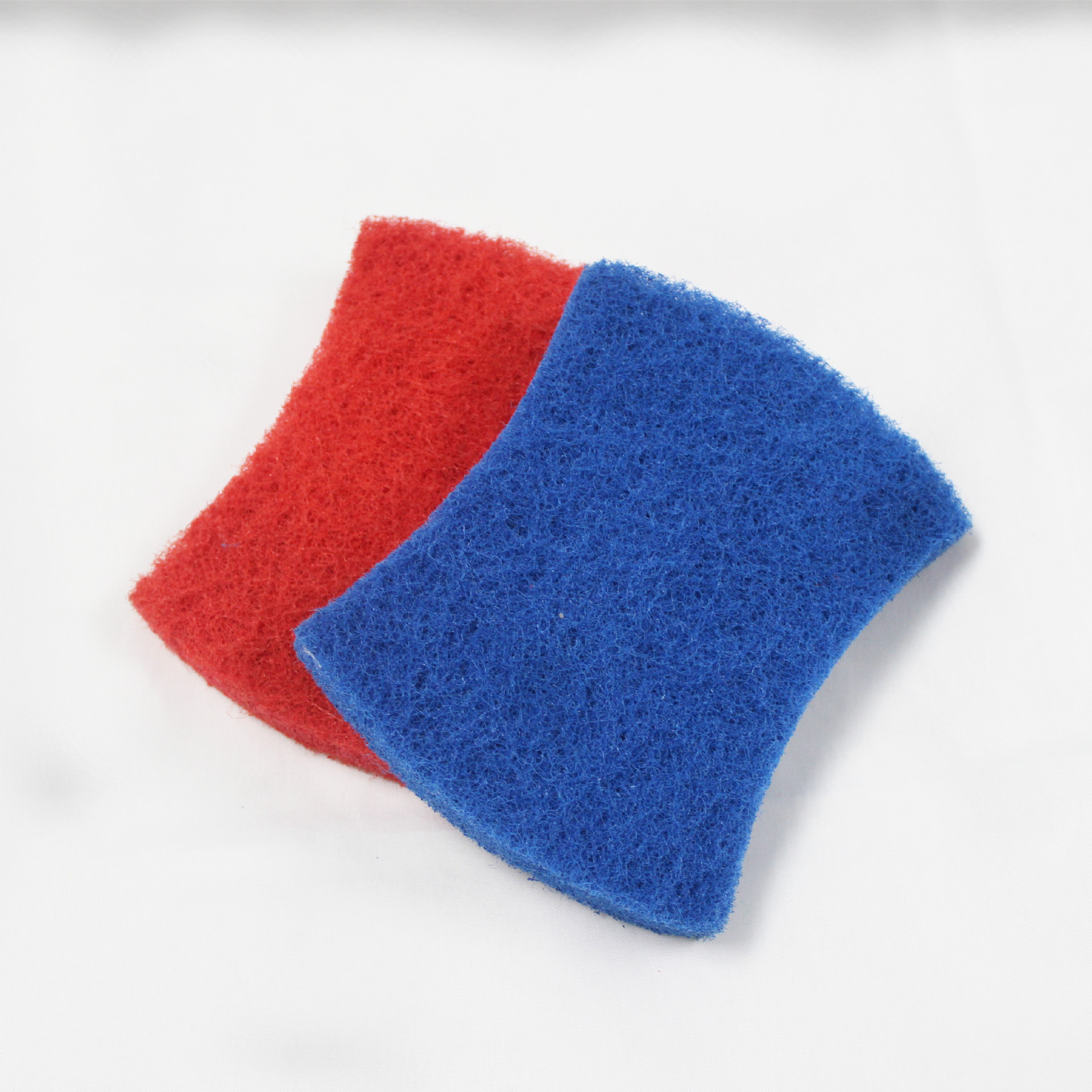 Wholesale of large waist-shaped colored scouring pads, dishcloths, rags and kitchen cleaning supplies in 2-piece packages from the manufacturer