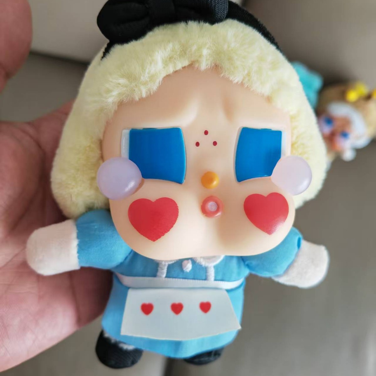 CRYBABY眼泪哭娃跨境爆款搪胶脸毛绒肓盒潮玩挂件钥匙扣POPBART泡