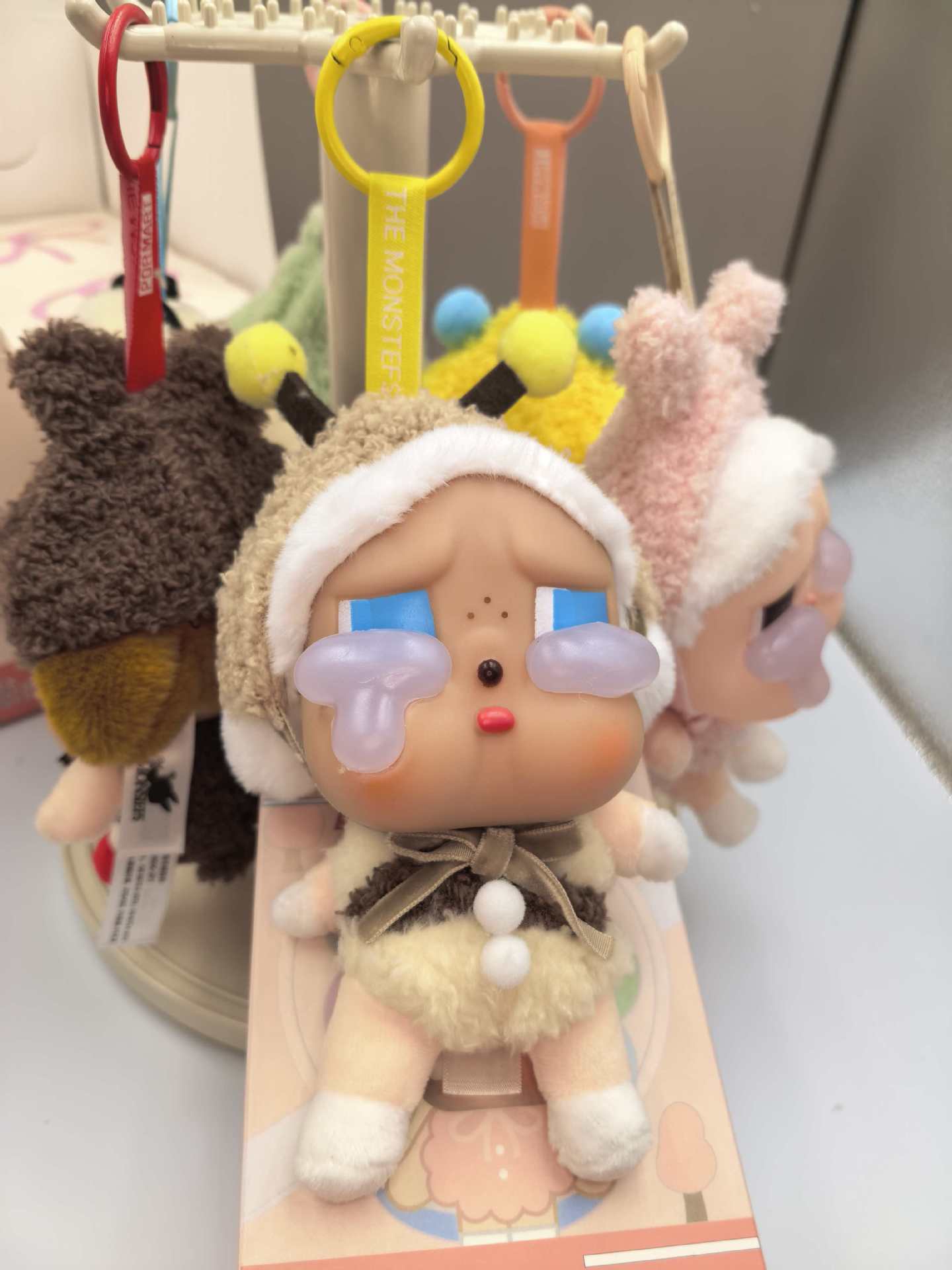 哭娃眼泪系列盲盒搪胶款六个装钥匙扣潮流公仔挂件盲盒详情5