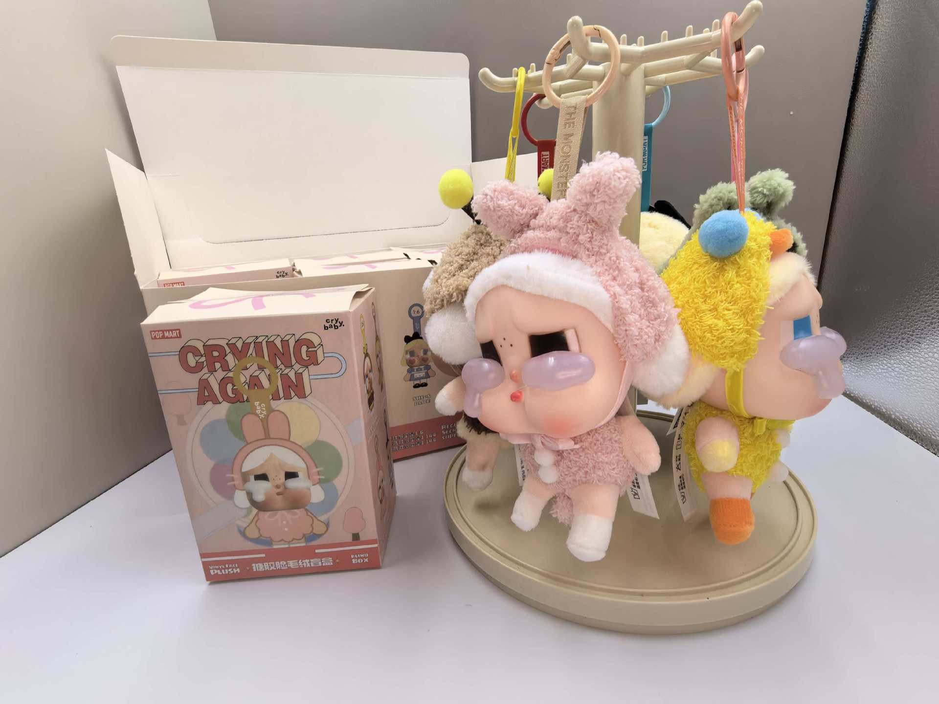 哭娃眼泪系列盲盒搪胶款六个装钥匙扣潮流公仔挂件盲盒详情2