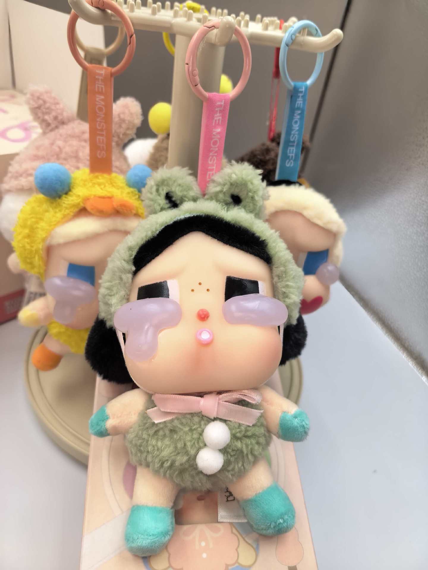 哭娃眼泪系列盲盒搪胶款六个装钥匙扣潮流公仔挂件盲盒详情4