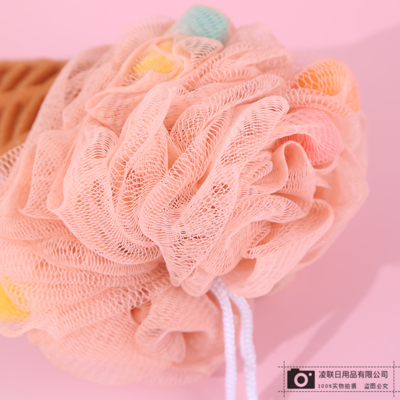 【 Qingzhi 】 Playful and cute decoration, skin-friendly and soft bath ball, high-density mesh scrub bath flower, 60g ice cream cone sponge Specification image