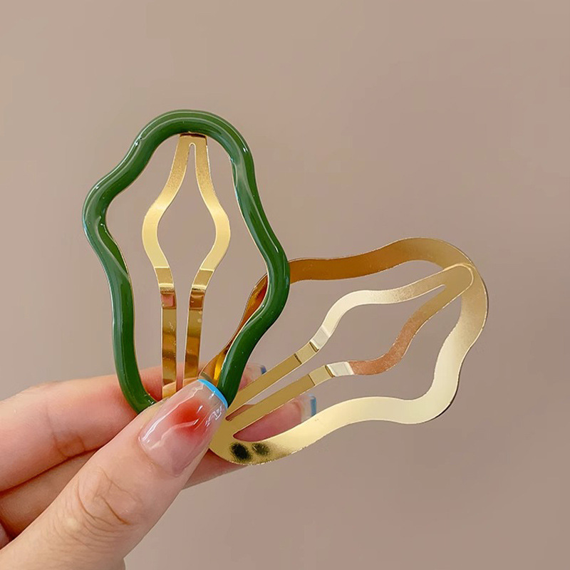 New cloud-shaped hair clips, hollowed-out hair accessories, simple hair clips, oil-drip BB clips, headwear clips, and girlish bangs clips Specification image