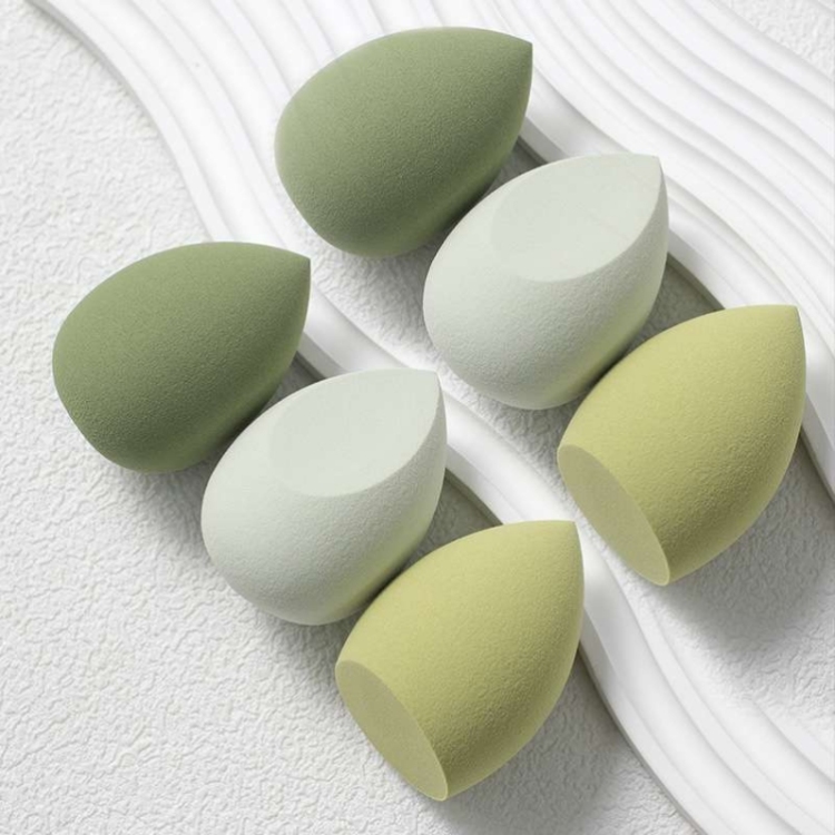 The foreign trade water drop diagonal cut beauty egg is super soft and does not absorb powder. It can be used for both dry and wet makeup. The packaging of the makeup egg can be customized details Picture