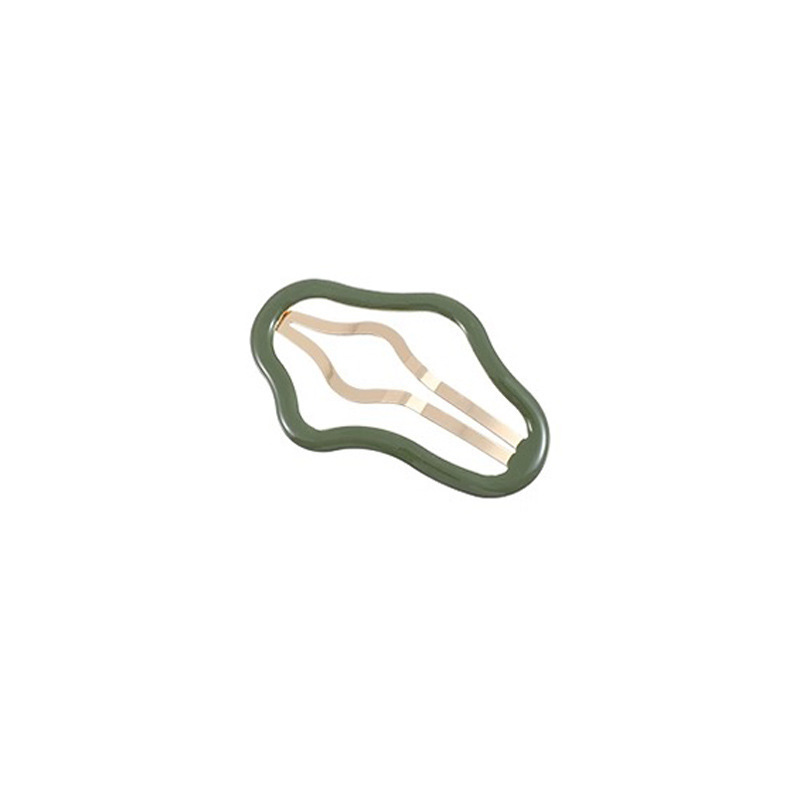 New cloud-shaped hair clips, hollowed-out hair accessories, simple hair clips, oil-drip BB clips, headwear clips, and girlish bangs clips Application Scenario