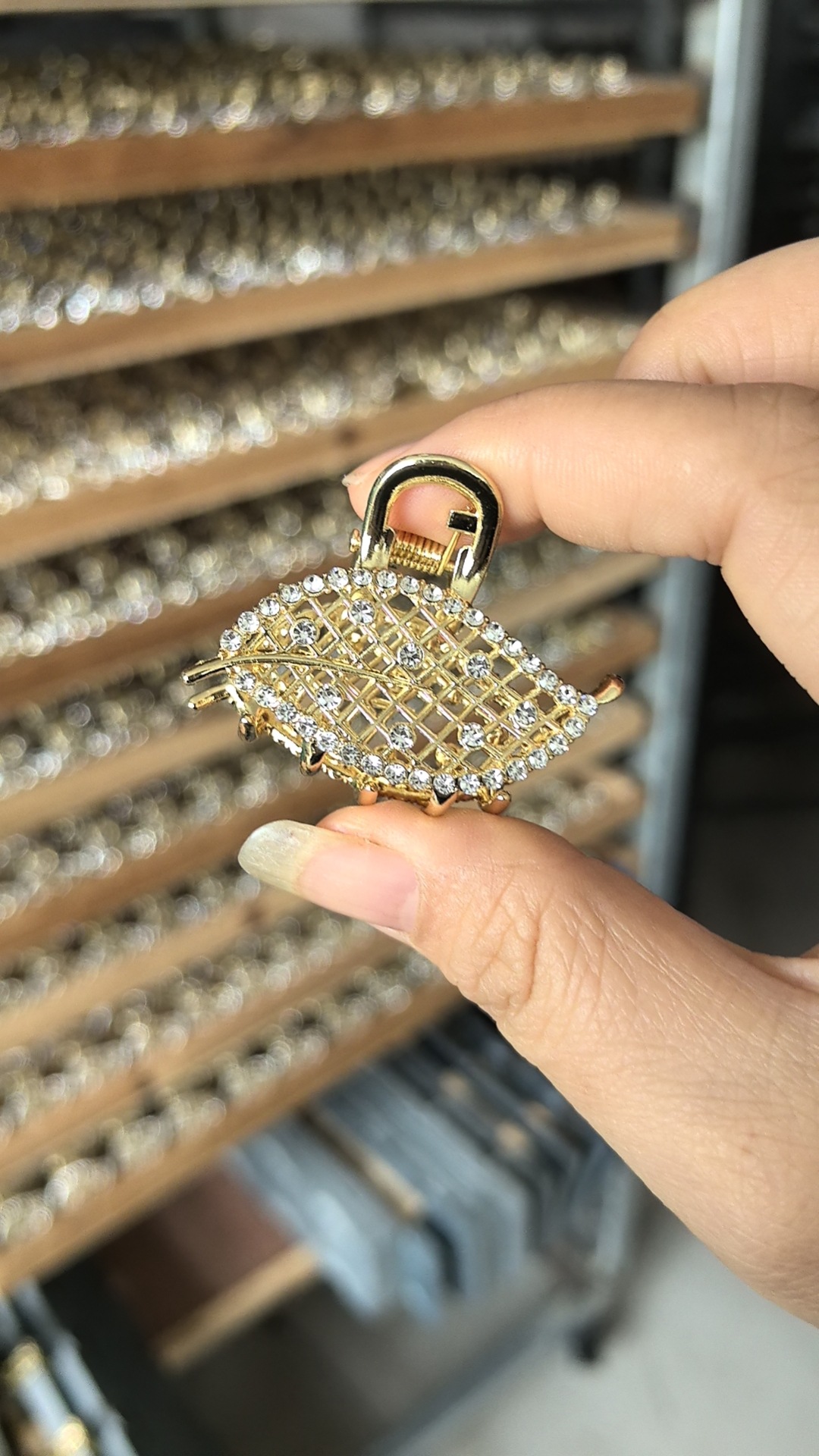 韩国ins风爱心兔耳朵小号珍珠镶钻高马尾抓夹鲨鱼夹详情10