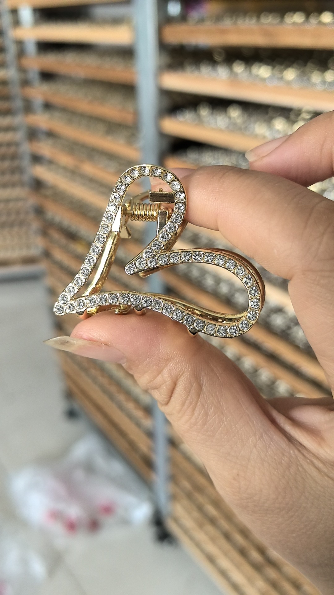 韩国ins风爱心兔耳朵小号珍珠镶钻高马尾抓夹鲨鱼夹详情16