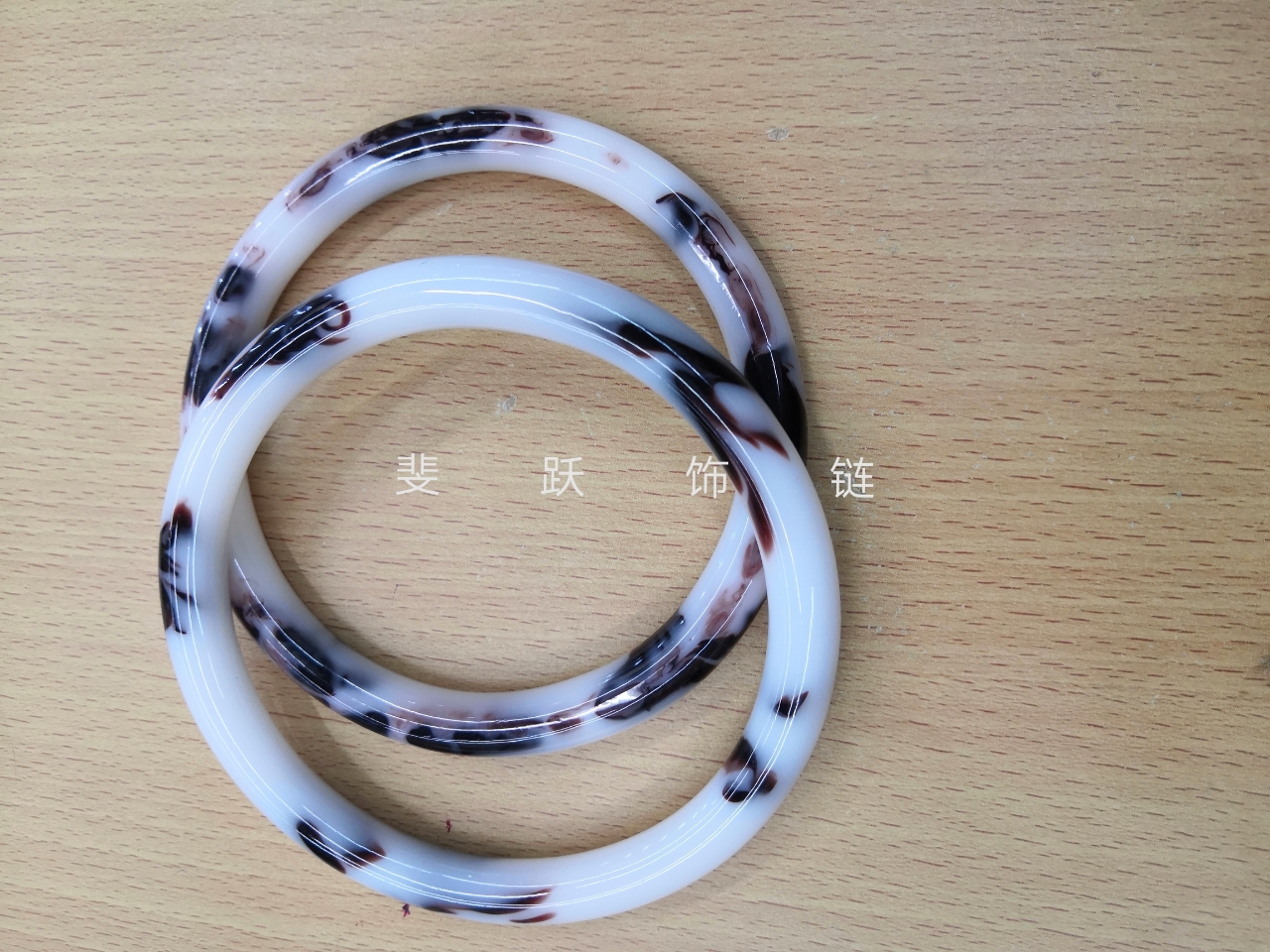 手镯实物图