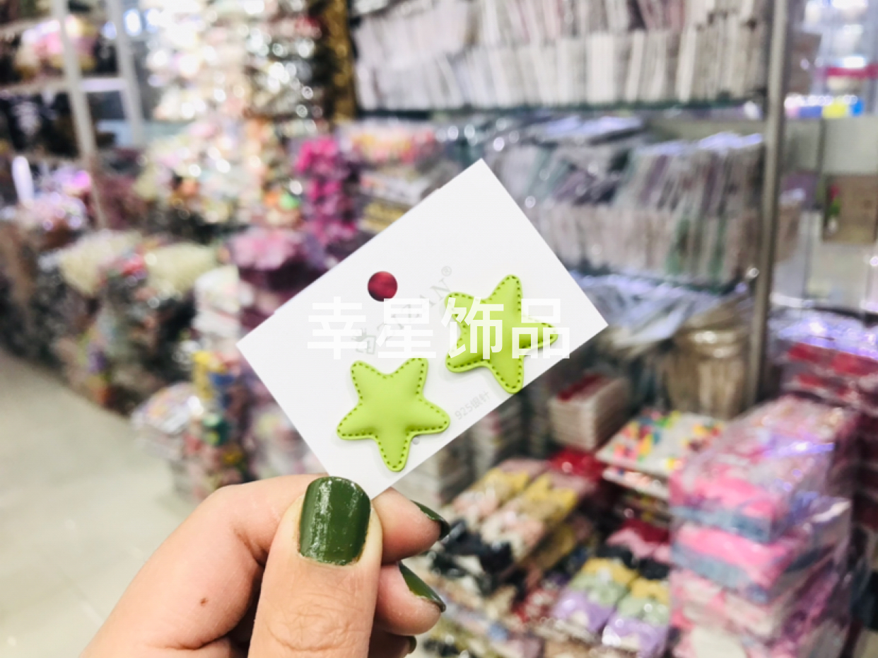 The summer 925 stud earrings are fresh and simple, perfect for pairing with skirts, ear needles, earrings, earrings and other accessories. They retain color and prevent allergies details Picture