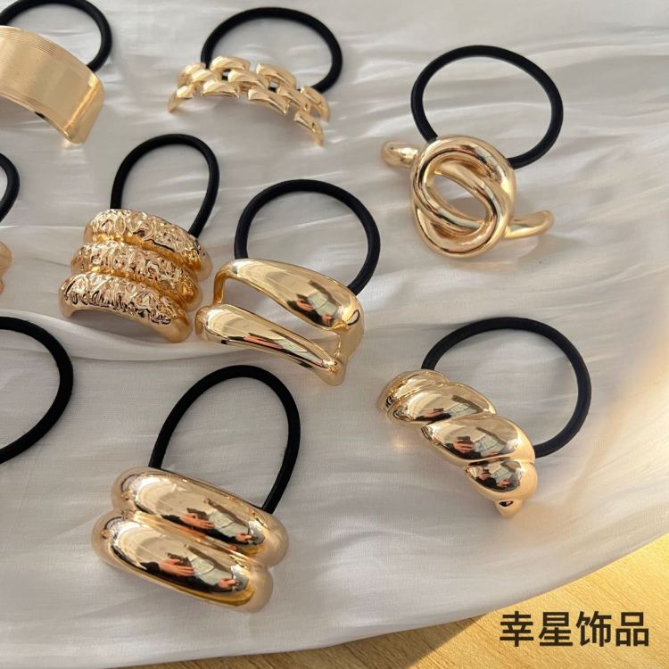 Xingxing Accessories' European and American design golden heavy industry cross geometric hair tie, women's best-selling low ponytail hair band ponytail tie Application Scenario