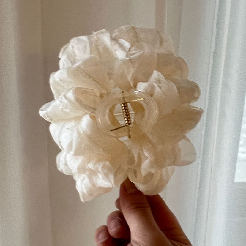 Cloud Bubble clip, large butterfly hair clip, new style hair clip, high-end look, back head updo, shark clip hair accessory pic 4