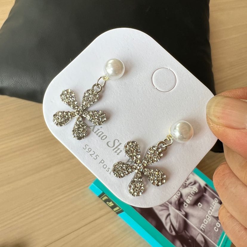 镶钻甜美高级感耳钉女轻奢小众设计感网红耳圈耳环气质小巧耳饰品详情5