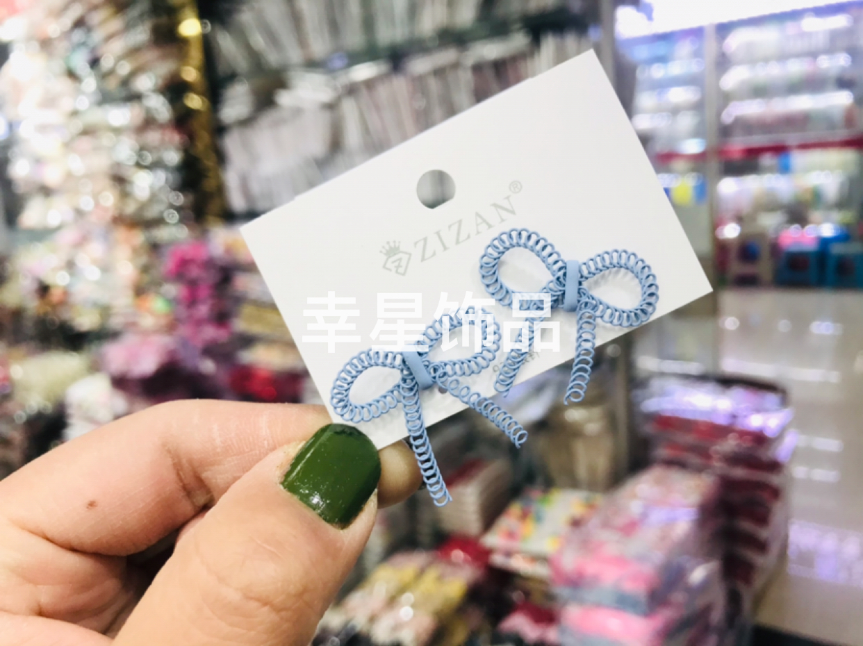 The summer 925 stud earrings are fresh and simple, perfect for pairing with skirts, ear needles, earrings, earrings and other accessories. They retain color and prevent allergies Specification image