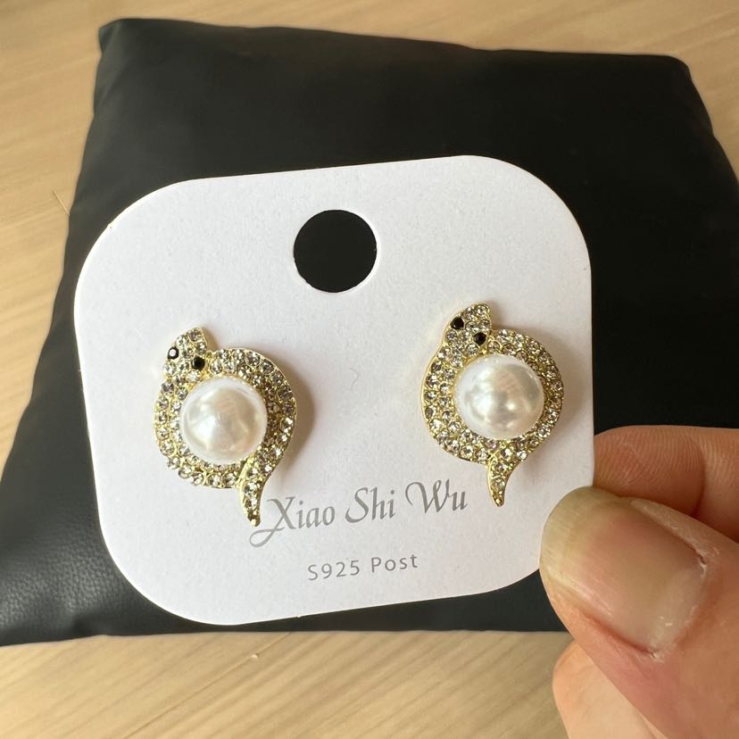 镶钻甜美高级感耳钉女轻奢小众设计感网红耳圈耳环气质小巧耳饰品详情4