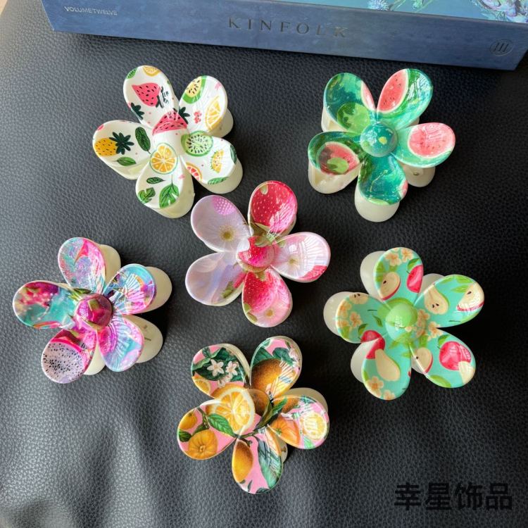 5-petal flower women's hair clips, hair gripper clips, updo hair accessories, cross-border foreign trade gripper, fashionable UV printed custom hair accessories Application Scenario