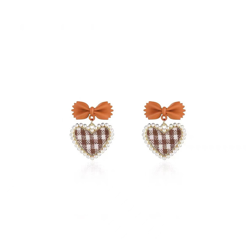 New trendy silver needle products with a sense of design, pearl earrings and earrings, Korean checkered heart-shaped bow earrings for women Application Scenario