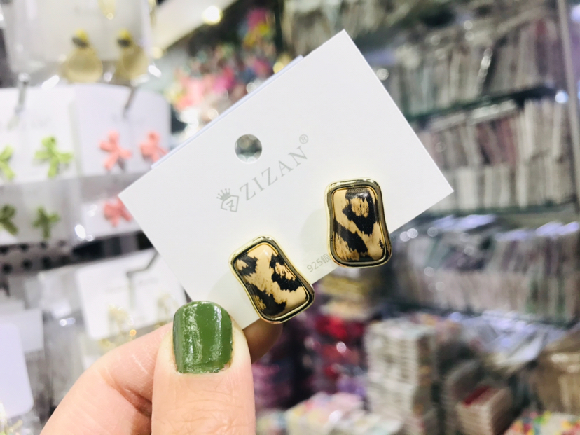 The summer 925 stud earrings are fresh and simple, perfect for pairing with skirts, ear needles, earrings, earrings and other accessories. They retain color and prevent allergies pic 4