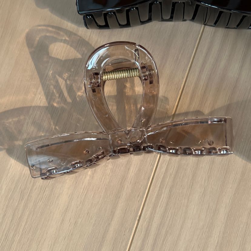 High-end and elegant hairpin at the back of the head, wavy hair clip, a new type of shark clip headwear and hair accessory that is popular among Internet celebrities pic 13