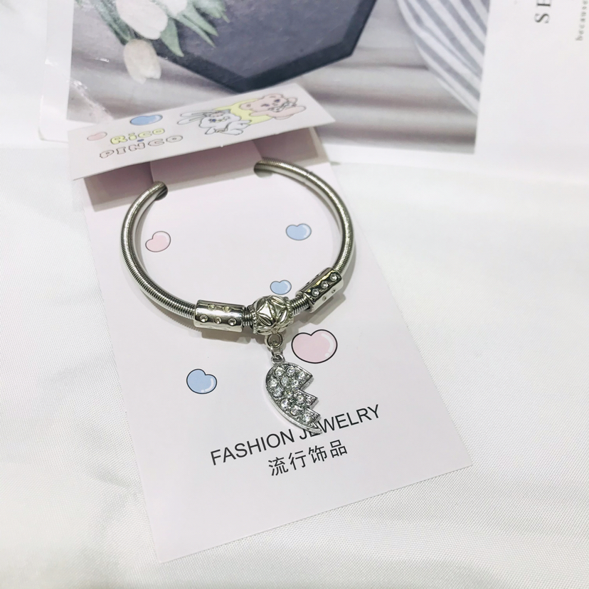 Fashionable bracelets, bangles, handrings, jewelry, alloy pendants, accessories and bracelets pic 4