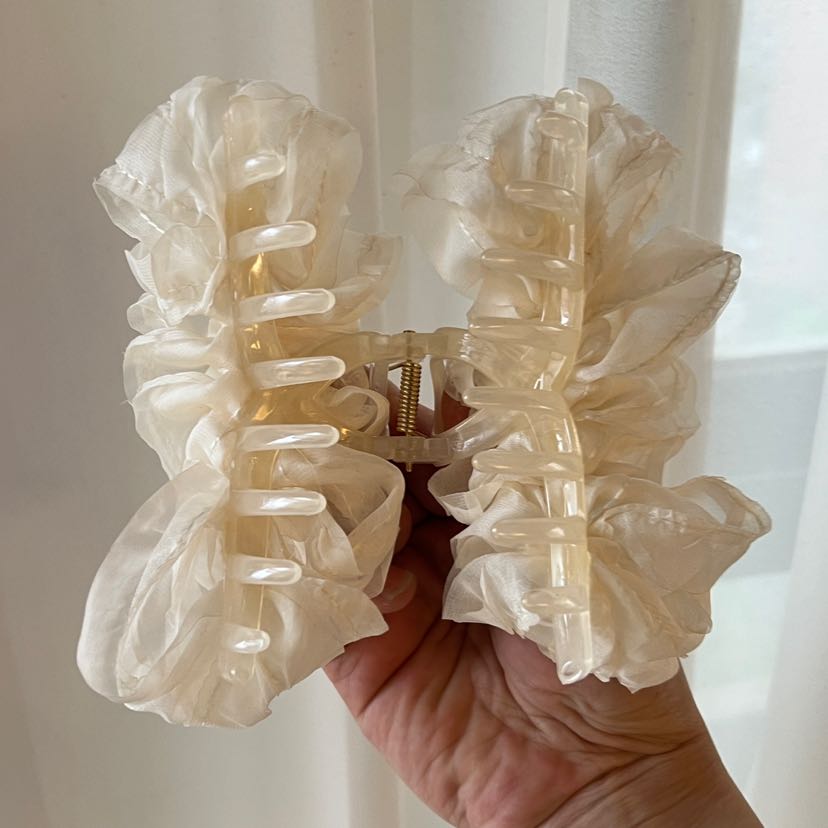 Cloud Bubble clip, large butterfly hair clip, new style hair clip, high-end look, back head updo, shark clip hair accessory pic 3