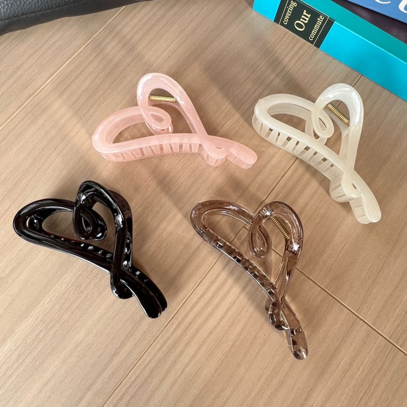 High-end and elegant hairpin at the back of the head, wavy hair clip, a new type of shark clip headwear and hair accessory that is popular among Internet celebrities pic 4