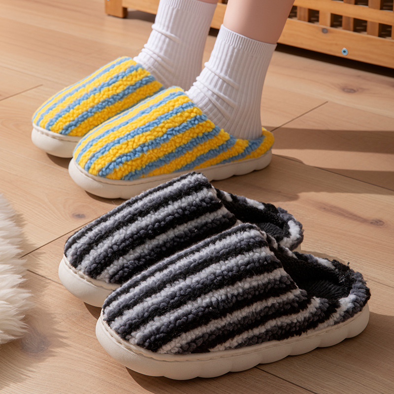 Winter cotton slippers for home use, warm and anti-slip, thick-soled plush home slippers with fleece, 2025 best-selling cotton shoes for women to wear outside details Picture