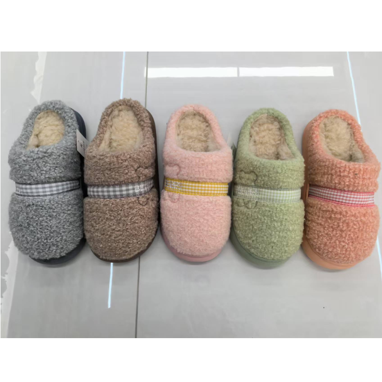 New autumn and winter simple embroidered side-sewn cotton slippers, export slippers, warm and comfortable home slippers wholesale details Picture
