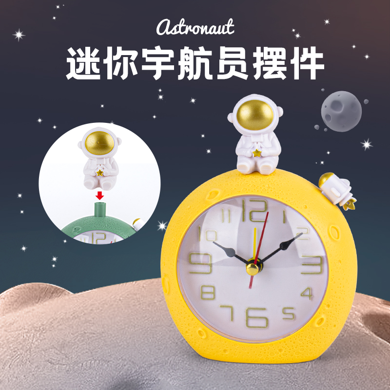 Creative astronaut alarm clock with small pendant, student desktop decoration alarm clock, student enrollment gift, birthday present Application Scenario
