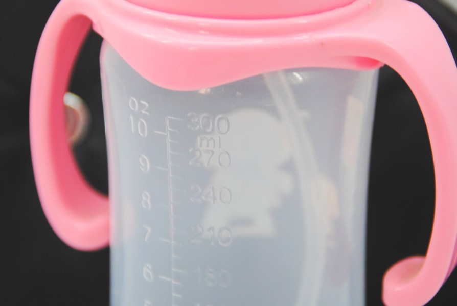Wide-mouth plastic baby bottle with handle and automatic straw, 300ml for newborns and mothers pic 5
