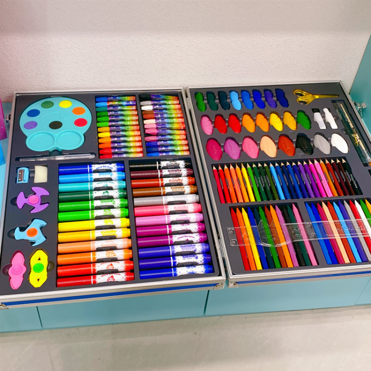 Wholesale of 168 sets of children's paintbrushes, watercolor pens, crayons, art painting tools and gift boxes from the source factory details Picture
