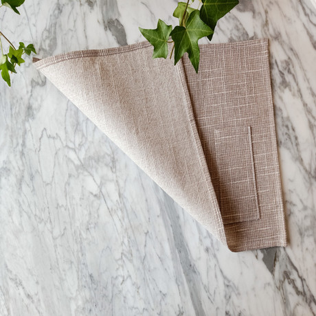Eco-friendly single-layer solid color cotton and linen fabric placemats with pockets, European-style heat-insulating table plates, bowl MATS, cup MATS, and fixed knives and forks Application Scenario