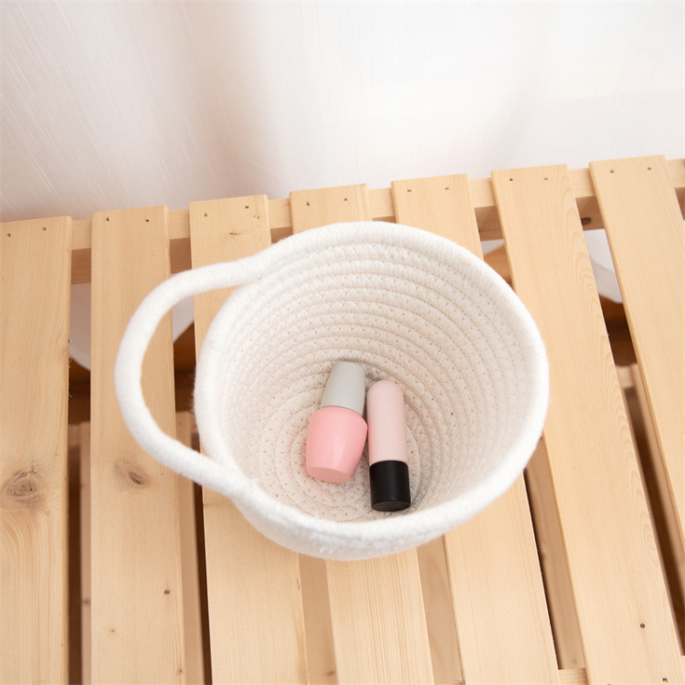 Behind the cotton rope storage basket door, you can hang sundries, key storage baskets, desktop stationery storage, and bathroom cosmetics storage baskets Application Scenario