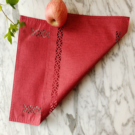 Double-layer laser-embroidered cotton and linen fabric placemats, Japanese and European style heat-insulating table MATS, plate MATS, bowl MATS and coasters, fashionable Application Scenario