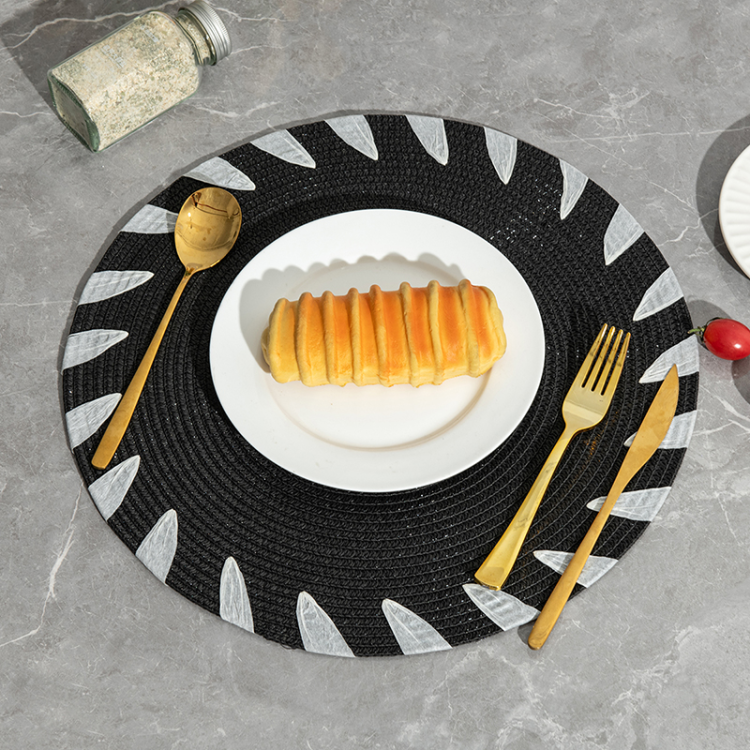 Nordic minimalist style solid-color papyrus hand-woven placemats, anti-slip and heat-insulating solid-color placemats, tableware MATS, Western plate MATS Application Scenario