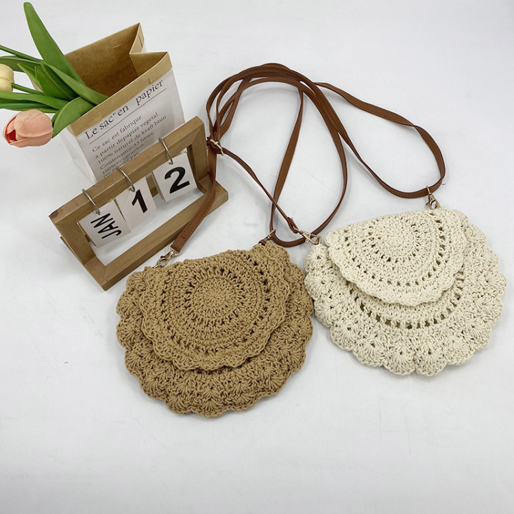 Semi-circular woven bag for women's Spring/Summer 2025 new niche single-shoulder bag, beach vacation bag Application Scenario