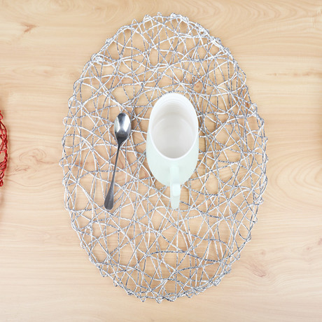 New hand-woven wooden pulp paper double-layer glossy round mat for export, environmentally friendly, fashionable and beautiful placemats and teacup MATS Application Scenario