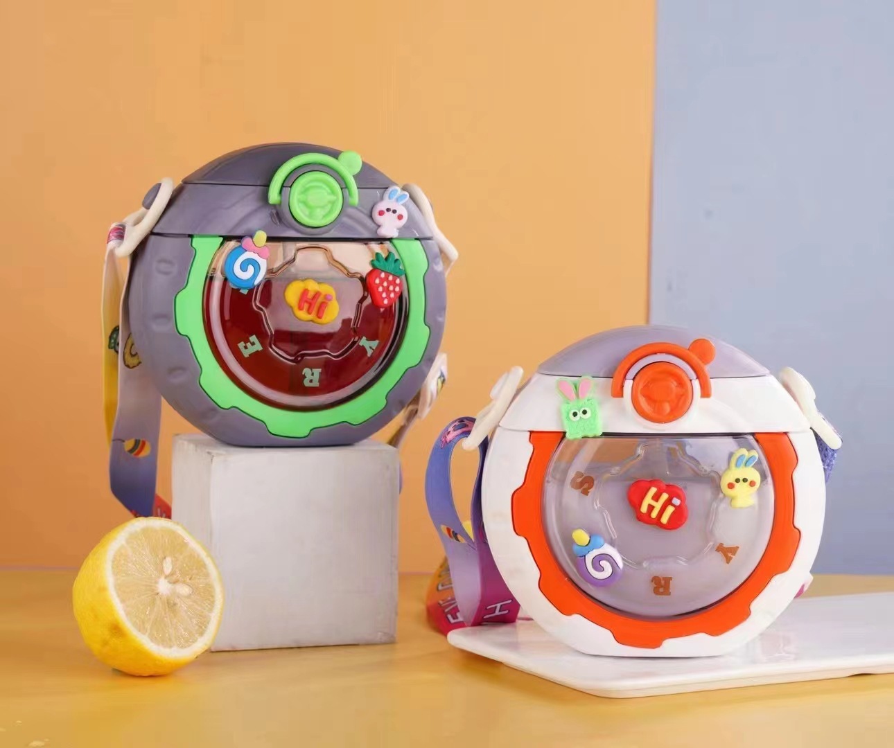 甜甜圈儿童水杯夏季新款便携可斜挎环形塑料杯带背带幼儿园水壶详情4