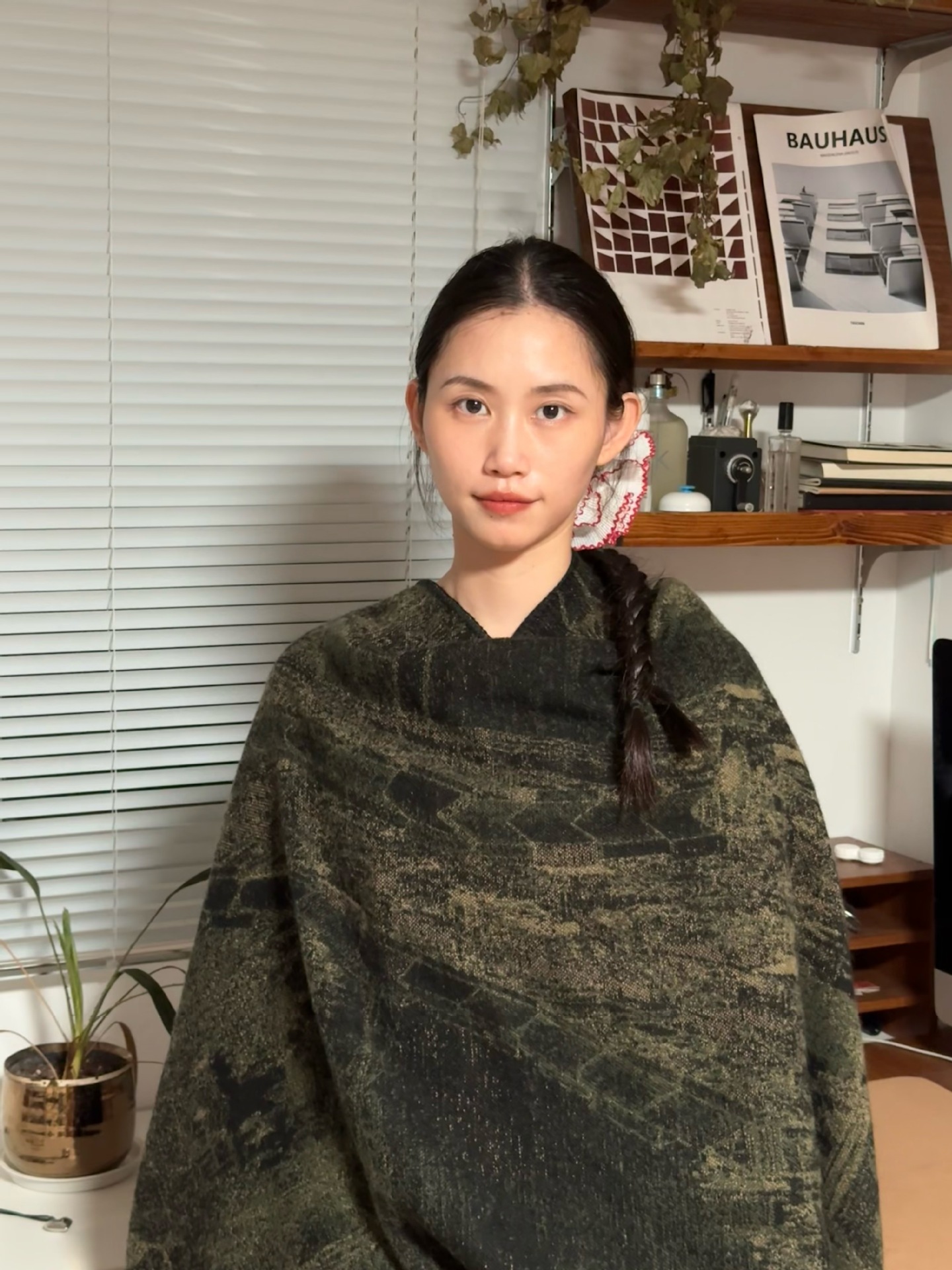 Jiangnan water town cultural tourism shawl, autumn and winter imitation cashmere knitted scarf, slit oil painting cape, cape outerwear pic 3