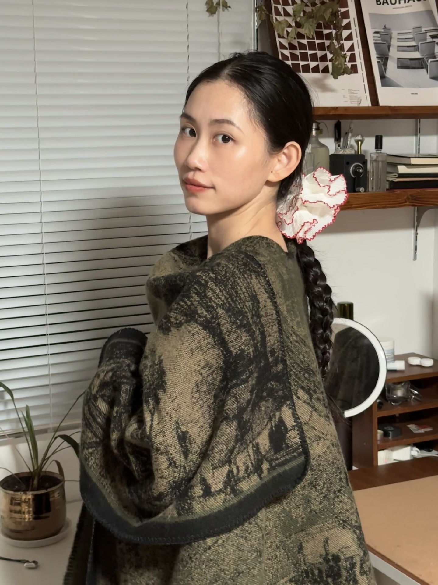 Jiangnan water town cultural tourism shawl, autumn and winter imitation cashmere knitted scarf, slit oil painting cape, cape outerwear pic 2