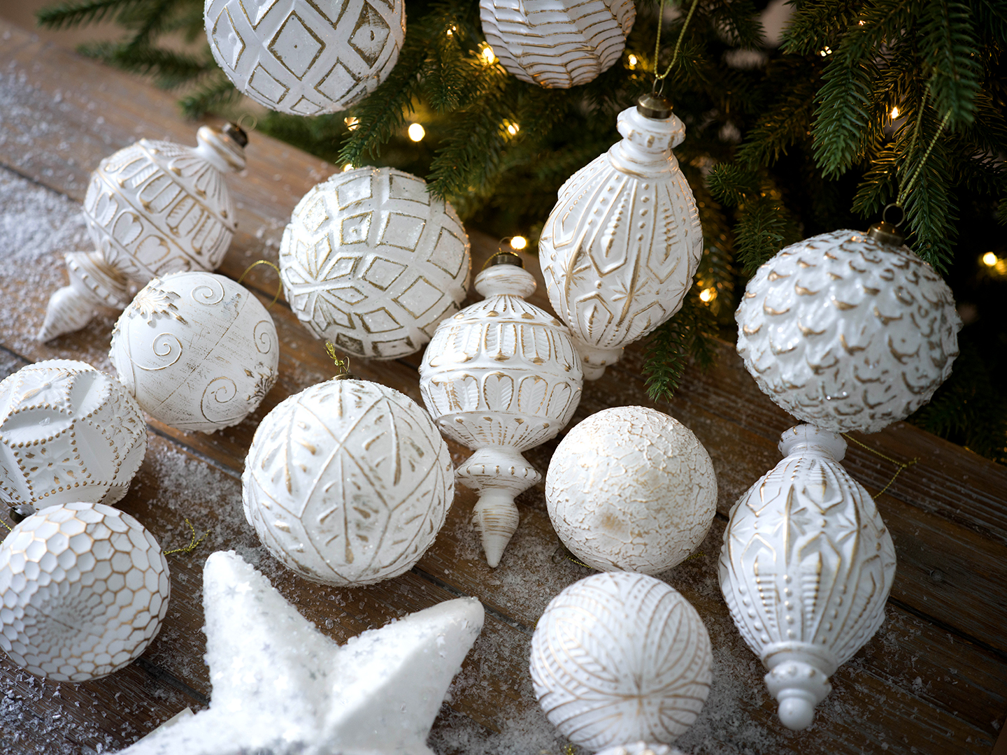 恒利圣诞塑料异形挂件哑光复古轻奢雪花圣诞树挂饰新款白金色圣诞球圣诞树挂件装饰详情2