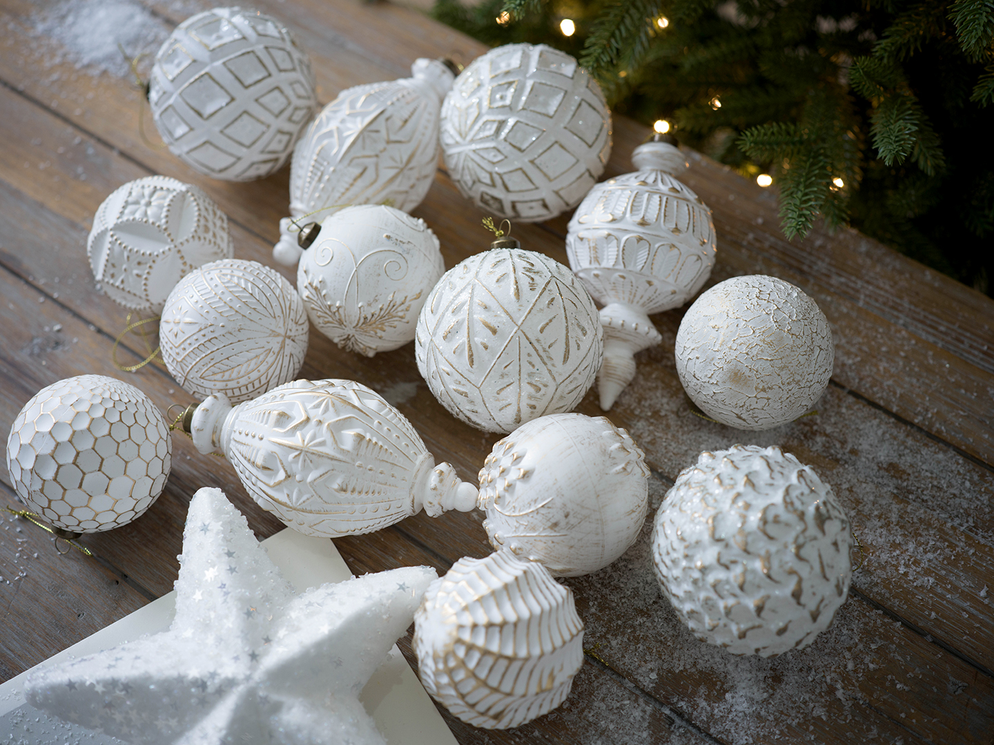 恒利圣诞塑料异形挂件哑光复古轻奢雪花圣诞树挂饰新款白金色圣诞球圣诞树挂件装饰详情6